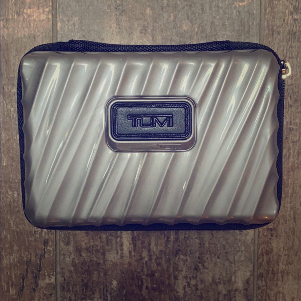 Tumi | Delta First Class Hard Shell